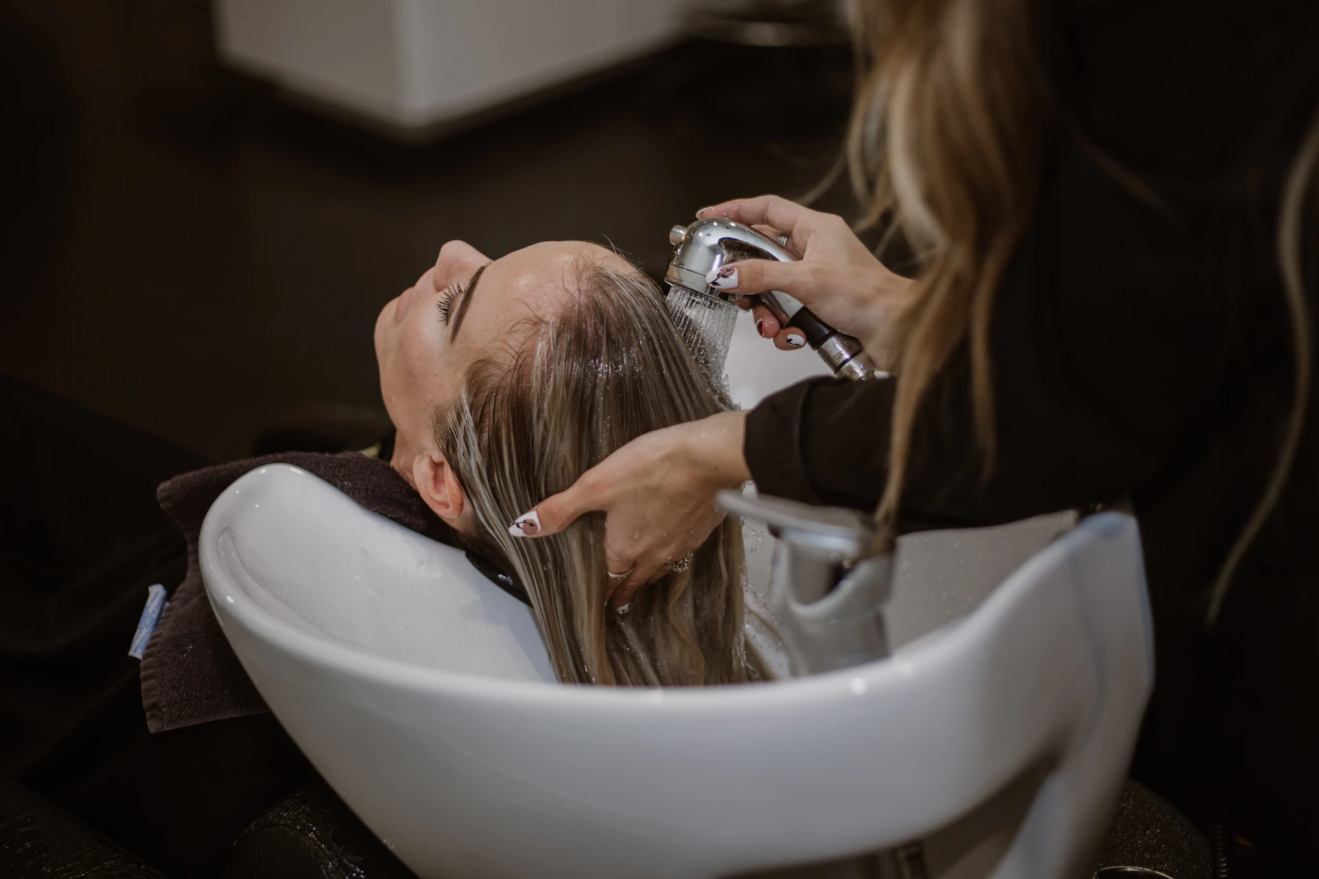 Soin des cheveux au bac — illustration